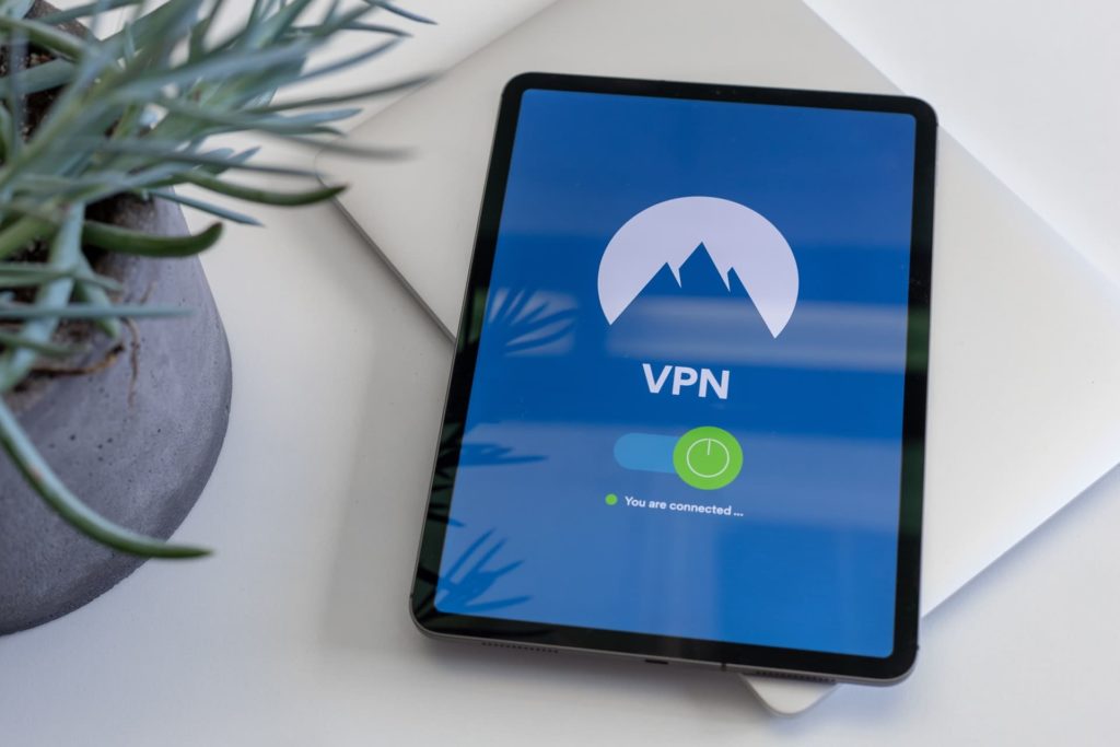 Huluを海外から視聴する方法は1つ。VPNを利用する。